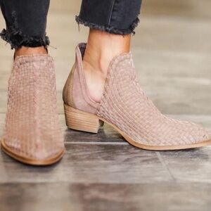 Very Volatile Veracruz Booties